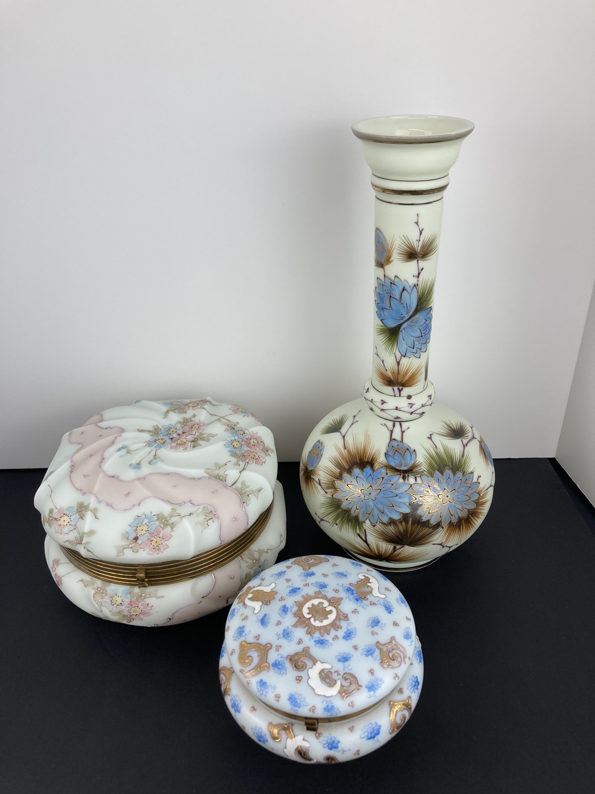 LARGE 6.5" WAVECREST  SWIRL DRESSER BOX W/ FLOWERS/ PINK/BLUE/GREEN/BEAUTIFUL!