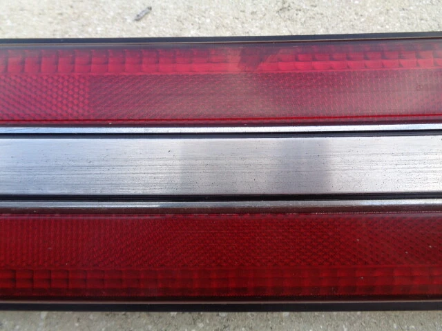 1990 CHRYSLER TC MASERATI REAR CENTER TAILLIGHT TAIL LIGHT REFLECTOR PANEL OEM - Image 3 of 4