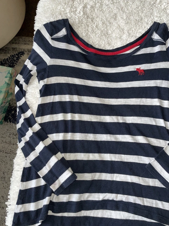 Abercrombie Niños Niñas Talla Top XL azul marino y blanco a rayas cuello redondo. Suave Foto 3 de 4
