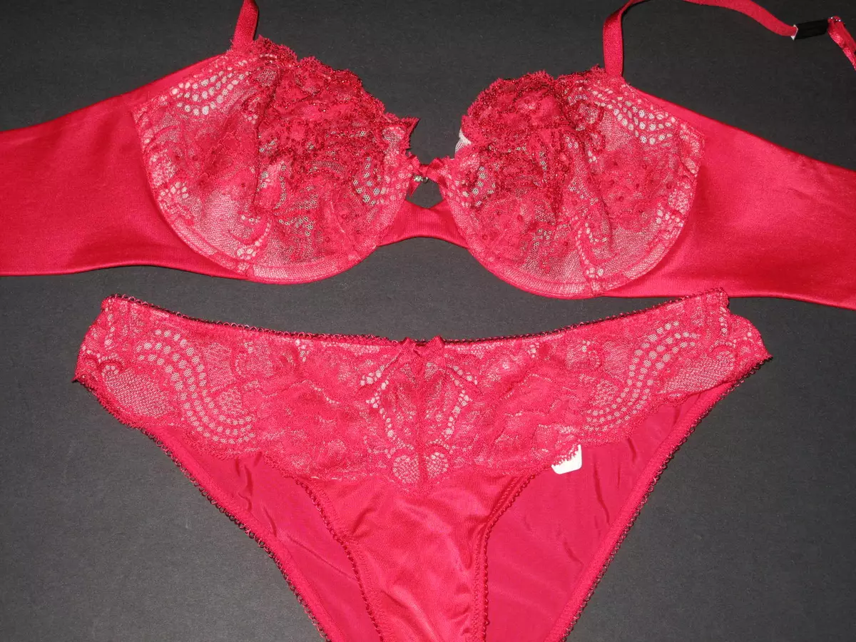 32C 32D 36D 36DD VICTORIA'S SECRET RED LACE SEQUINS BEADS UNLINED DEMI BRA  SET