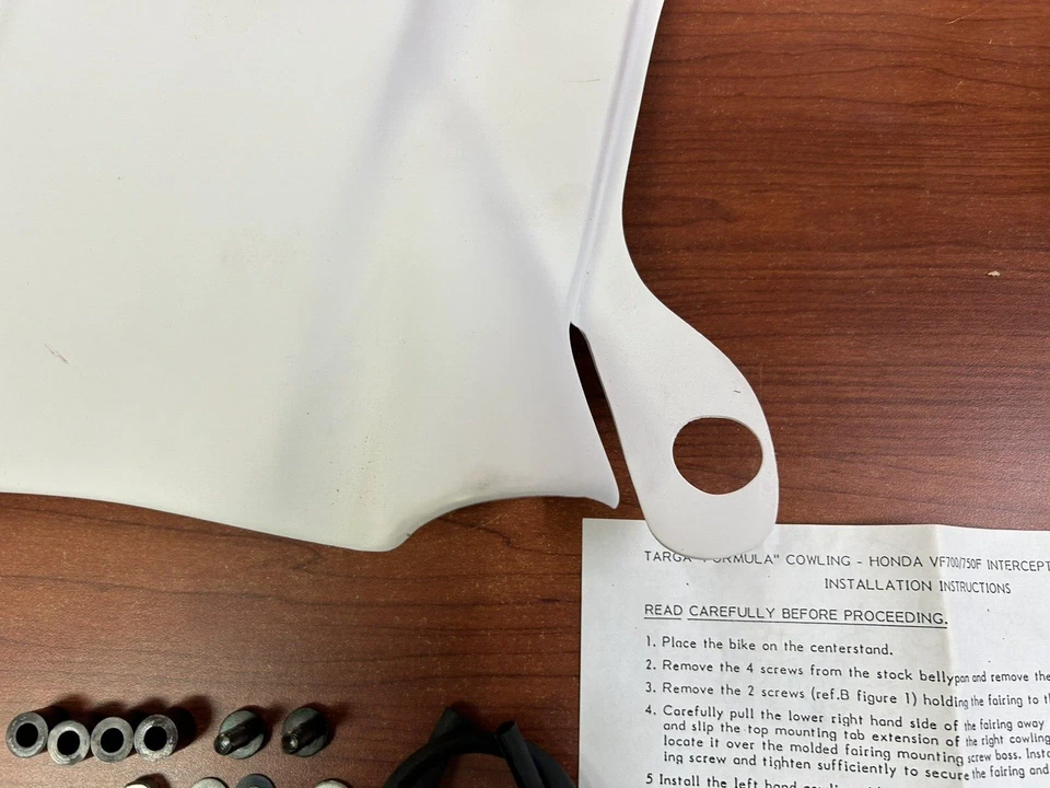 Interceptor de fibra de vidrio Targa capucha inferior Honda lado derecho solamente VF700F-VF750F Foto 3 de 4
