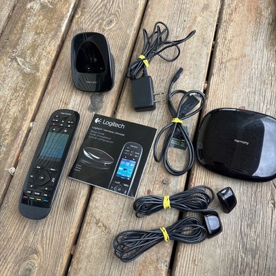 Logitech Harmony Ultimate Home Remote with Cradle, Hub and 2 IR Emitters