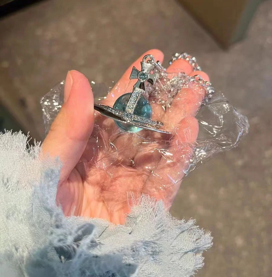 Collar colgante Saturno tridimensional verde menta azul glaciar de lujo Foto 4 de 4