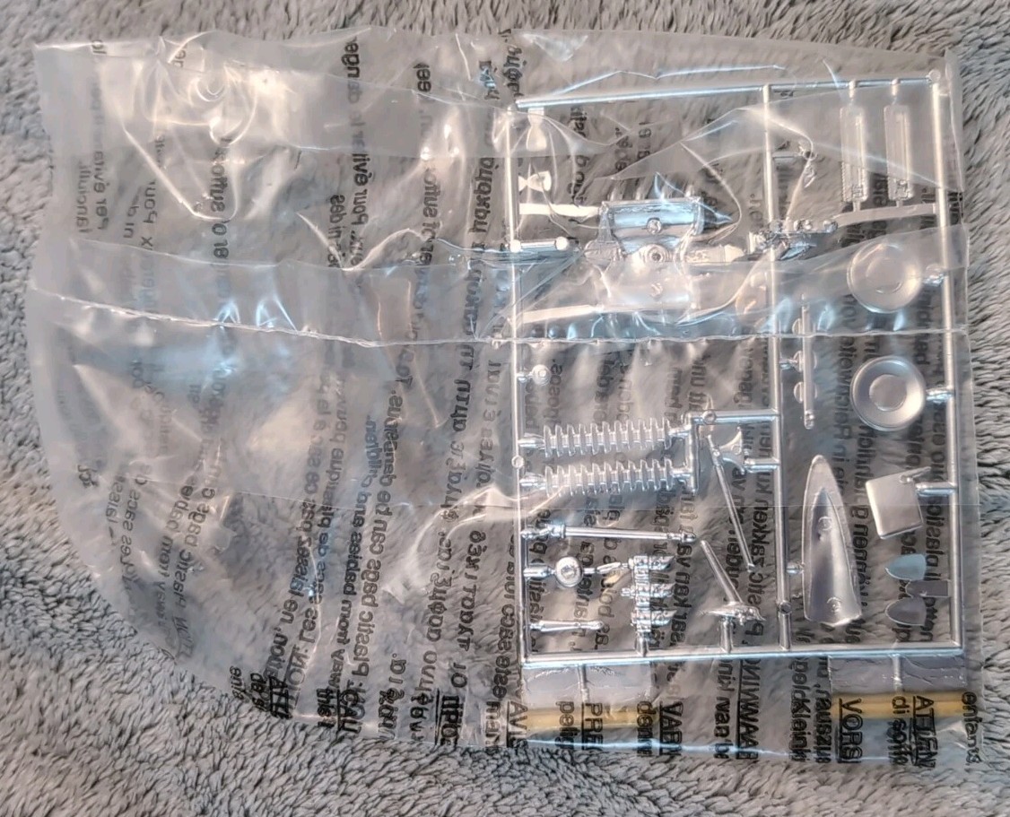 AMT Scale Model No. 8125 3in1 Customizing Boat Kit  Chris-Craft Runabout