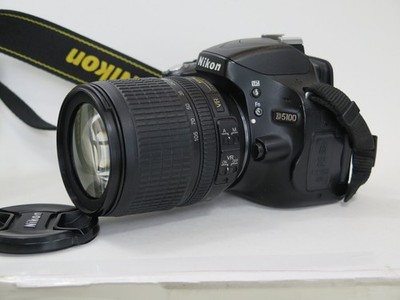 Nikon D D5100 16.2 MP SLR-Digitalkamera - Schwarz (Kit m/ AF-S DX 18-105 mm Obj.