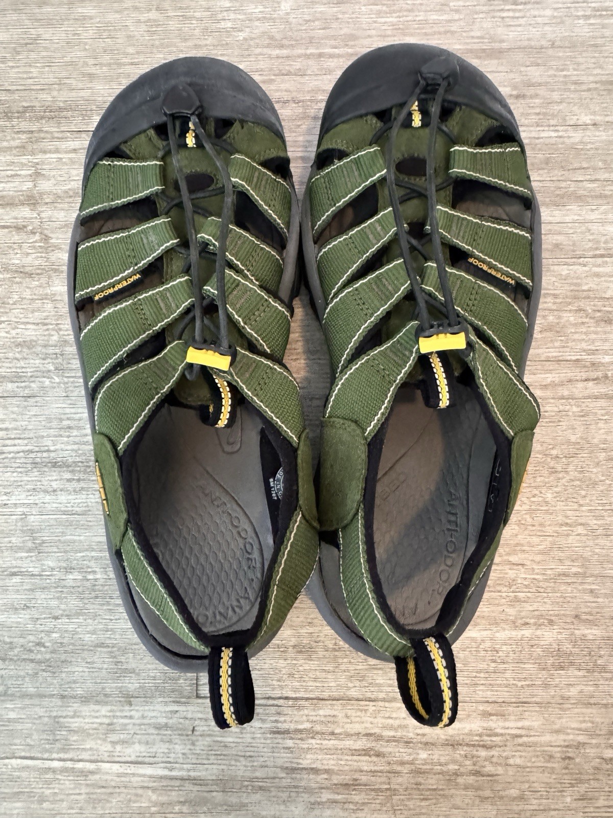 Sandali impermeabili Keen Newport H2 verde militare donna US 9 5 escursioni all'aperto