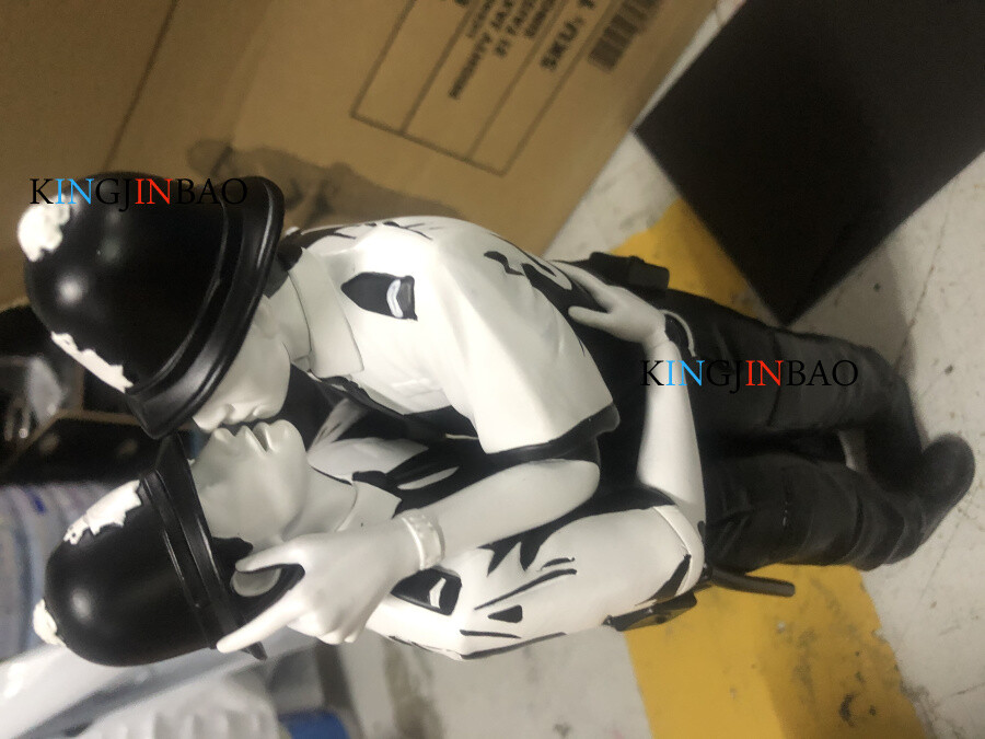 新品 Mighty Jaxx - KISSING COPPERS BANKSY BANKSY x BRANDALISED & mighty jaxx 