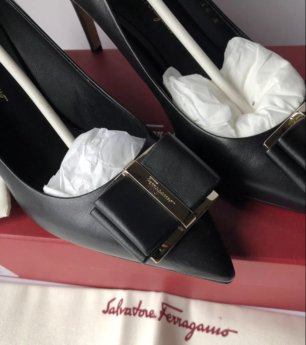 Ferragamo zeri store flats