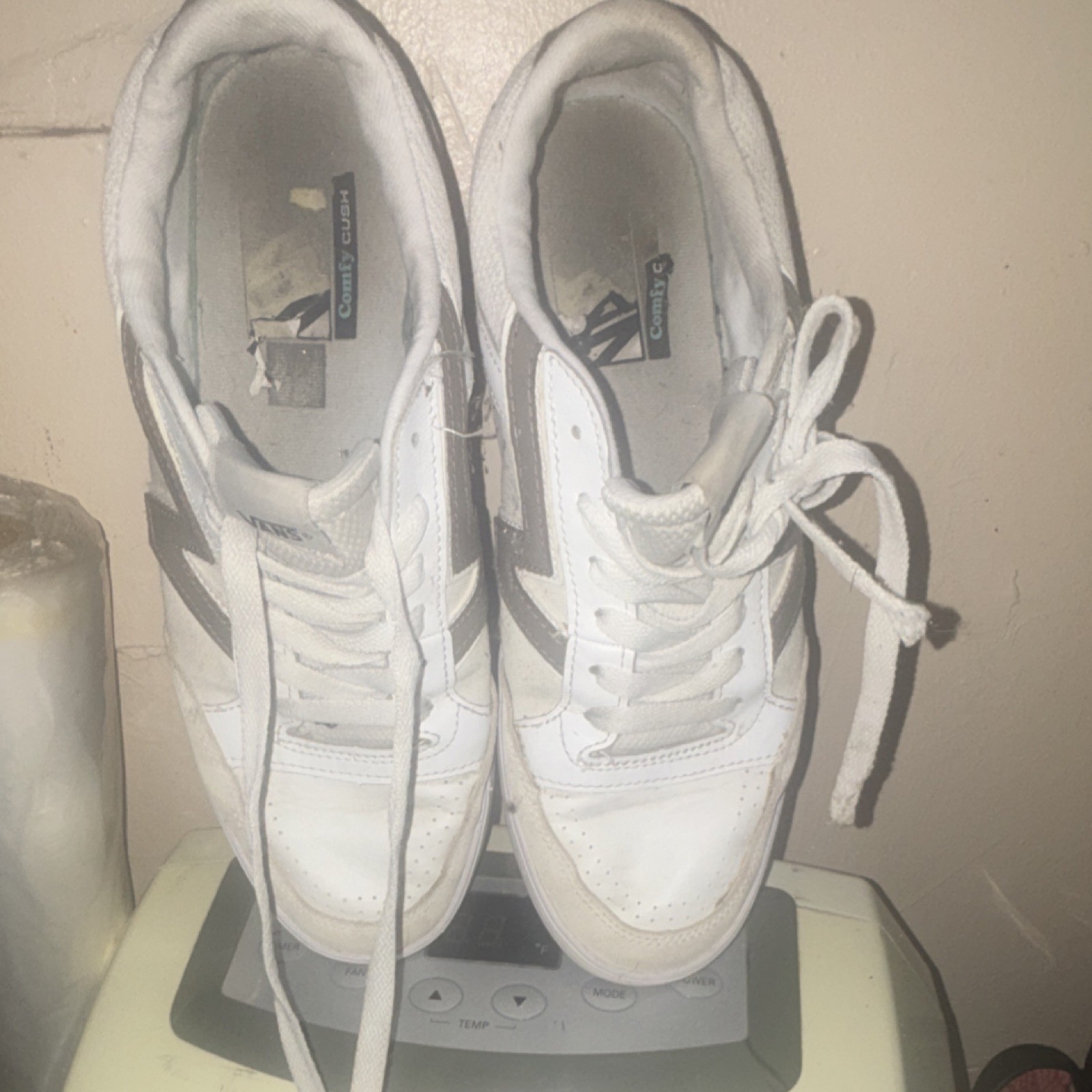 VANS ComfyCush White Gray Solid Pattern Low Top L… - image 1