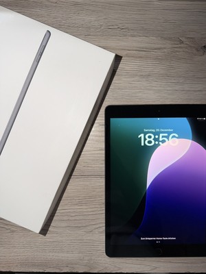 Apple iPad 7. Gen 10,2  32GB Wi-Fi Space Grau guter Zustand OVP + ESR Case