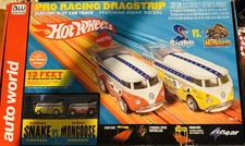 AUTO WORLD HOT WHEELS 1SNAKE VS MONGOOSE PRO 1DRAG RACING STRIP VW BUSES