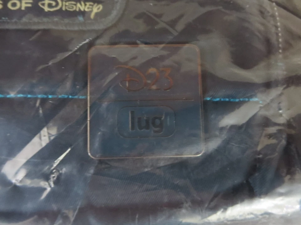 Новая эксклюзивная сумка через плечо Lug x Disney Destination D23 бирюзовый синий цвет KultureCity - Изображение 4 из 4