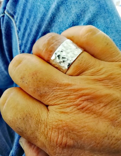 ANELLO A FASCIA LARGA 1,3 CM MARTELLATA ARTIGIANALE IN ARGENTO 925 UOMO DONNA - Foto 3 di 8
