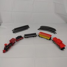 C C Model Train 4 Cars Engine Battery Pwr-Continuous Run-AS-IS INCOMPLETE TRACK
