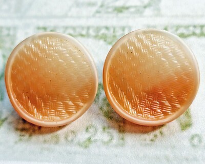 2 Vintage Glass Buttons ~ Lattice Basketweave in Peach Ombre ~ 11/16'' ~ BGE Orig