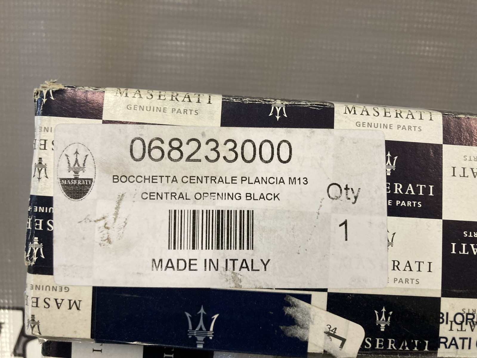 OEM Maserati Central Opening Black, GranTurismo, 068233000