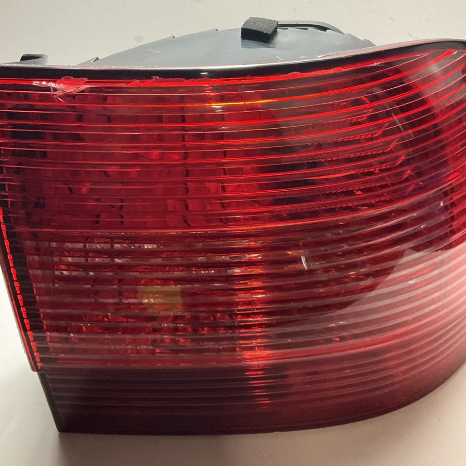 2003 - 2006 Porsche Cayenne Right Passenger Tail Light OEM 7L5 945 096 A *NOTE - Image 4 of 4