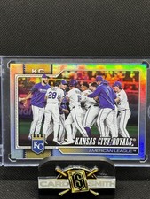 2026 Topps #34 Kansas City Royals Rainbow Foil