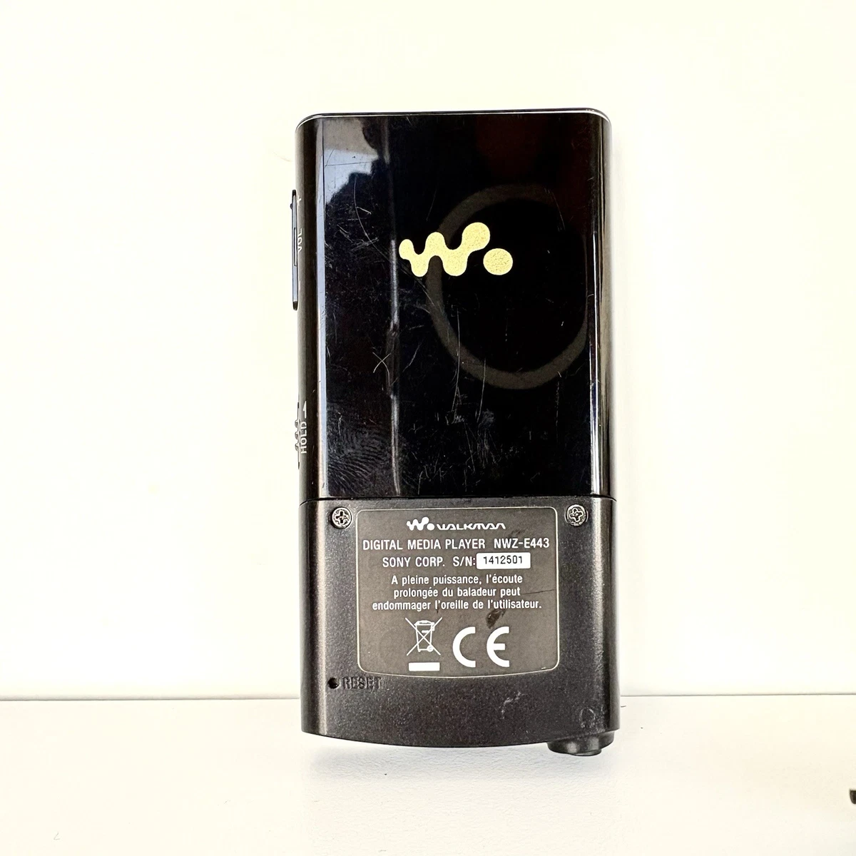 Sony Walkman NWZ-E443 4 Go - Lecteur MP3 MP4 FM + Câble USB