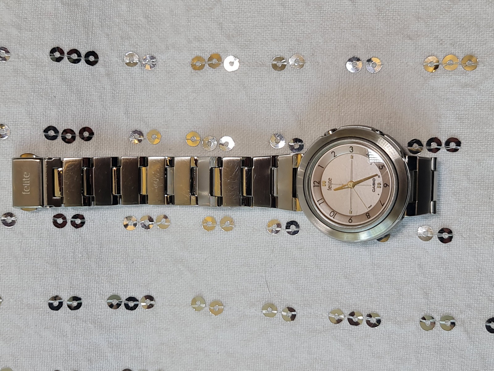 Casio Felite LWQ-300 Radio Controlled ladies quartz watch analogue mod 4306 NOS