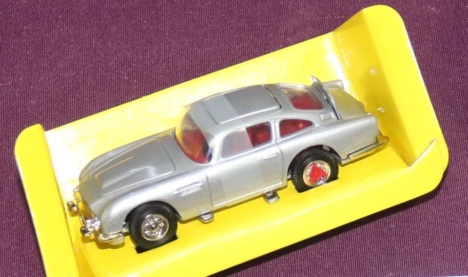 CORGI 96655 ASTON MARTIN DB5 JAMES BOND 007 1995 REISSUE MINT IN BOX - Image 2 of 4