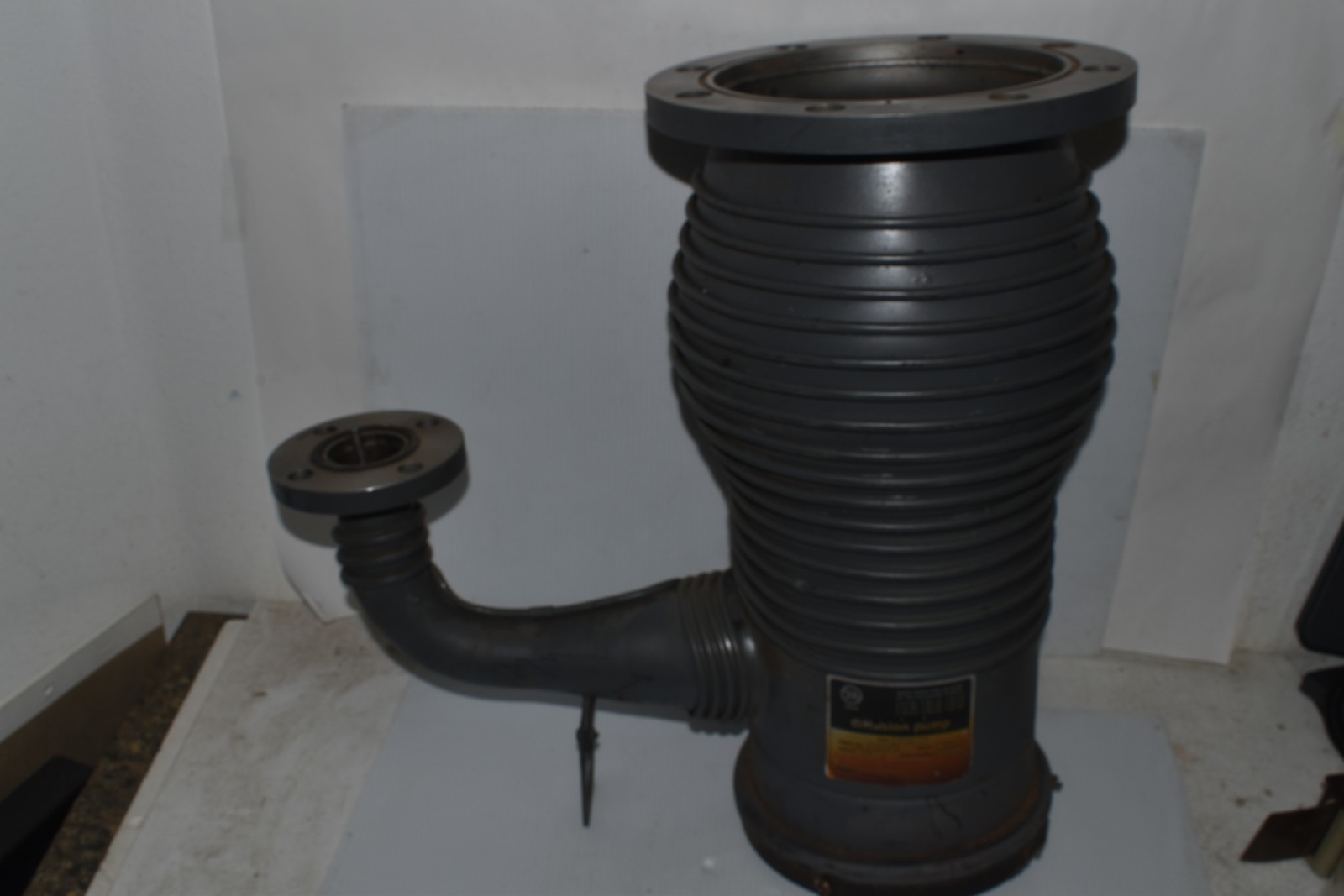 VARIAN 0184 VHS-6 DIFFUSION PUMP 6" (NGH31)