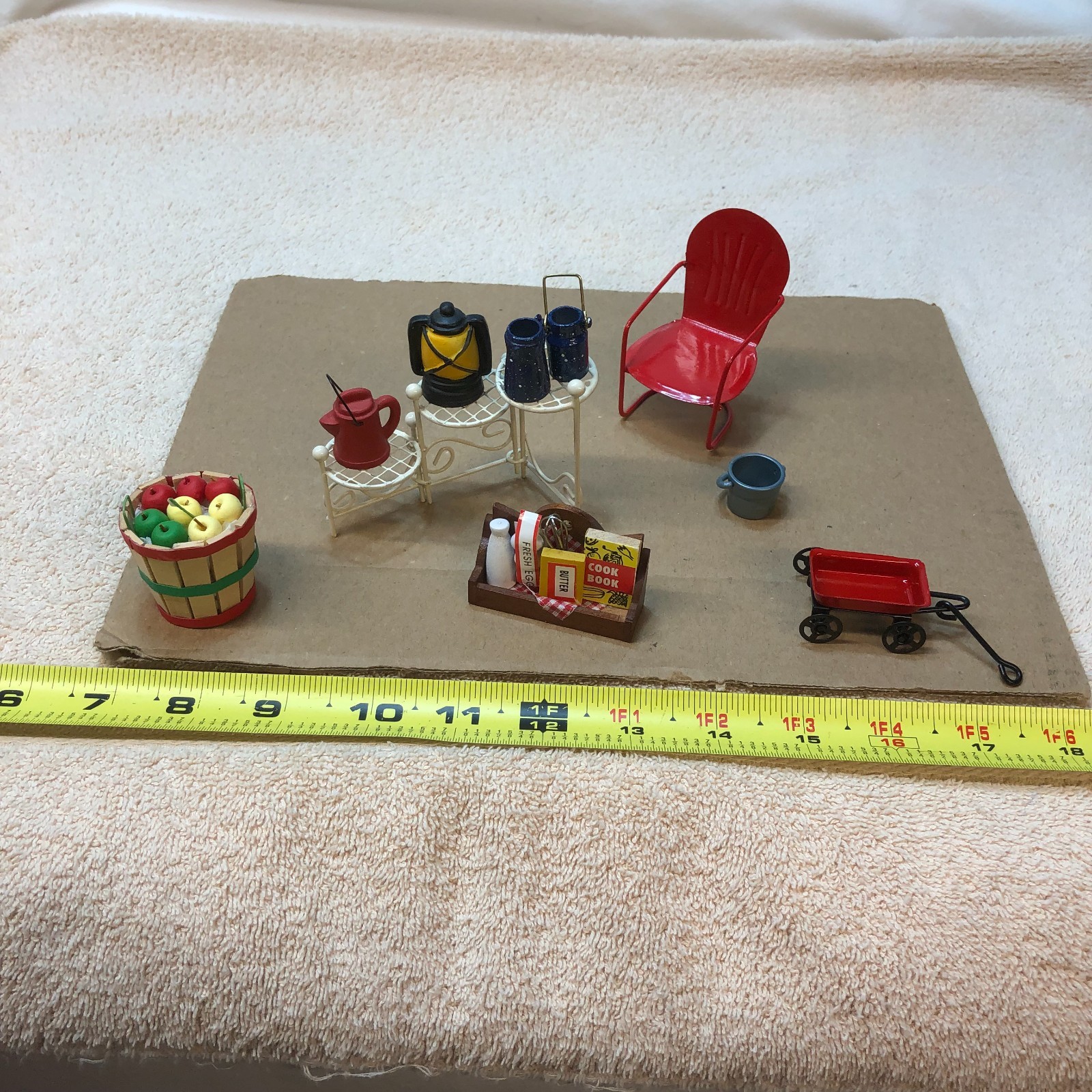 LOT OF 10 PIECES OF SMALL DOLL HOUSE FURNITURE