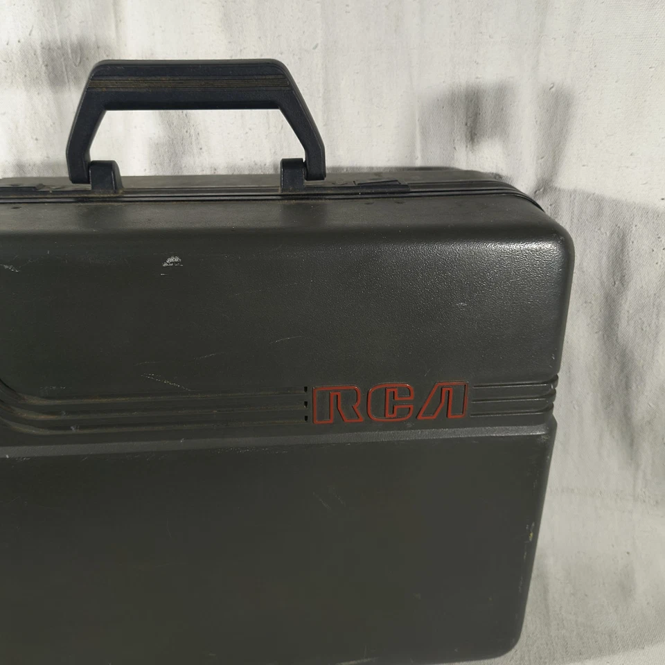 Vintage 1988 RCA CC310 Vhs Camcorder Pro Edit W/ Battery Untested* In Case  - Image 2 of 4