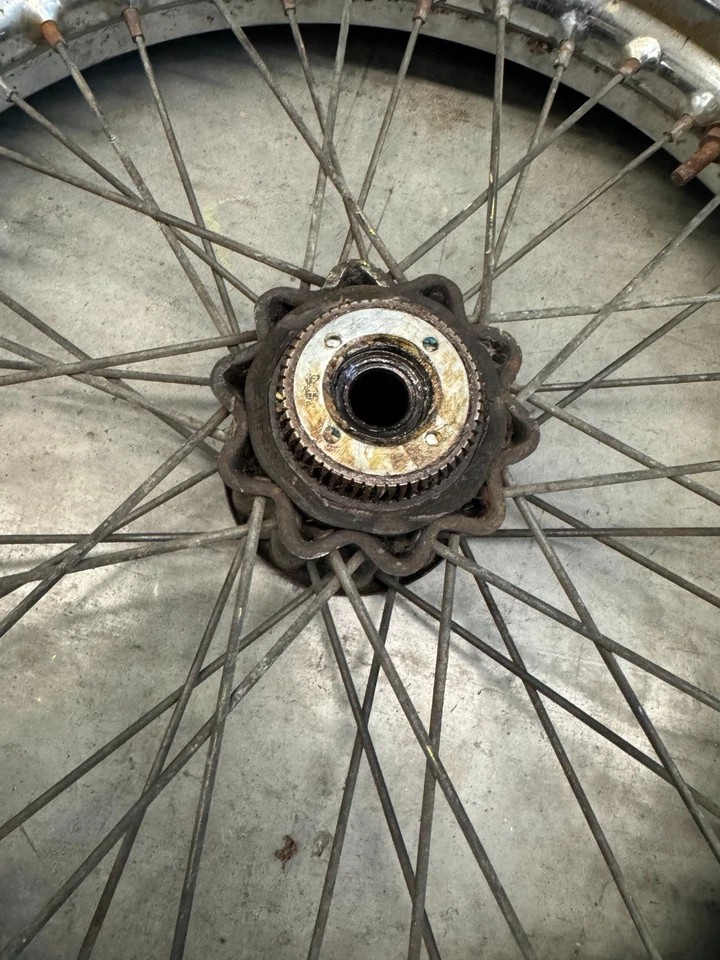 Rueda trasera 18" 1970 BSA A65 Lightning A65L 650 1966 1967 1968 1969 1971 Foto 3 de 4