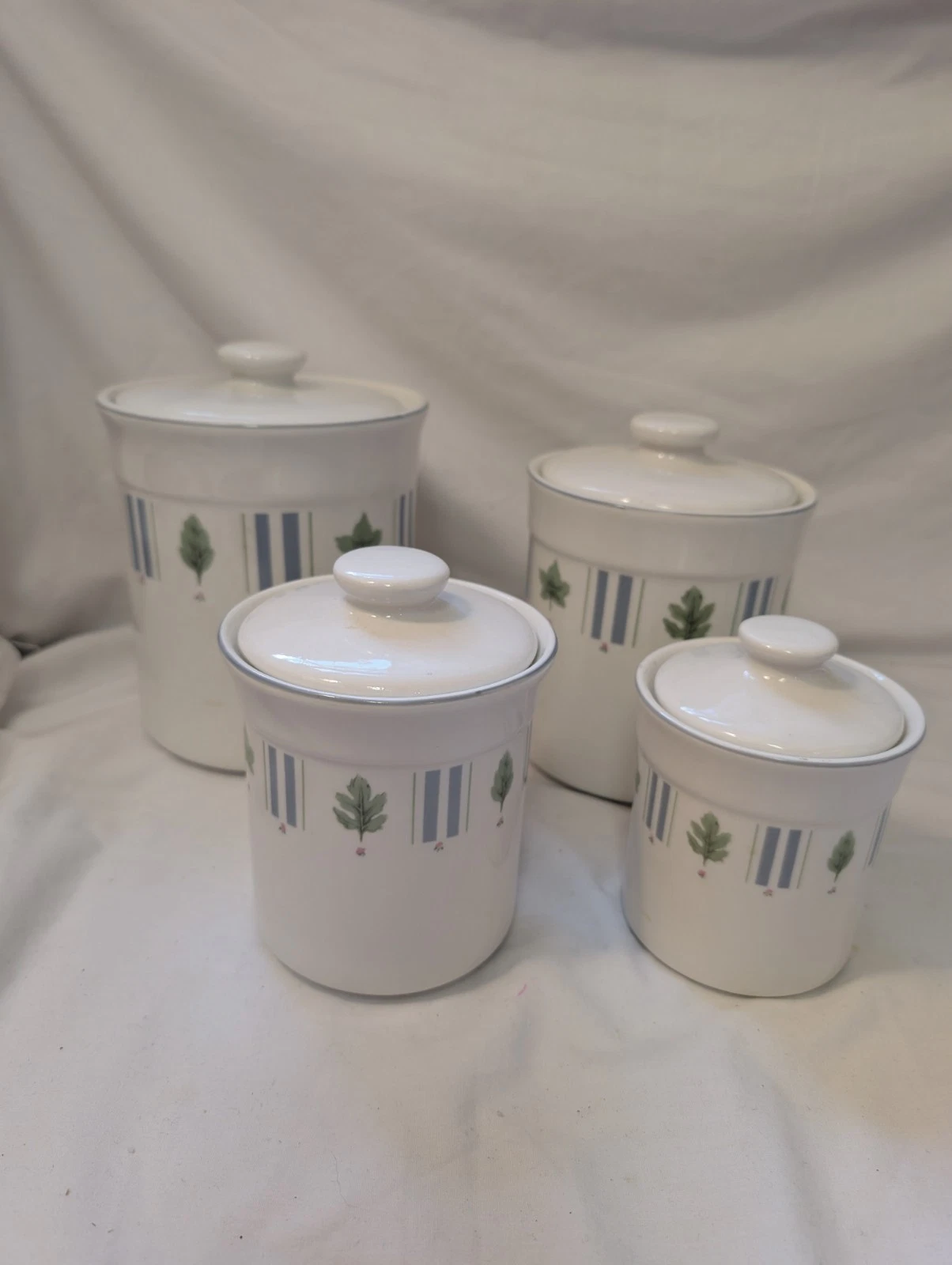 Damon Wood Canister Set With Lids Leaf Blue Bar Design