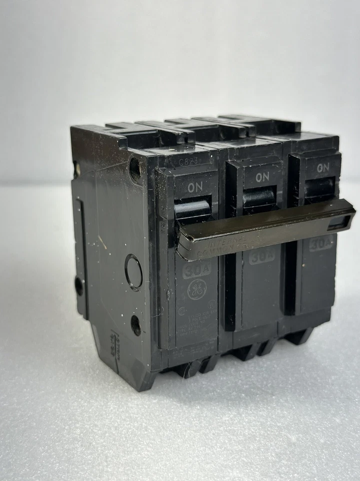 GE THQL32030 Plug-in Circuit Breaker 3P 30A - Image 3 of 4
