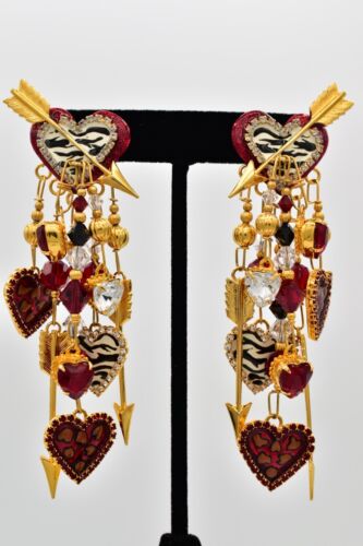 Mittagessen im Ritz Vintage Valentinstag Ohrringe Herzen Pfeile hängen Zebra Behälter - Bild 1 von 12