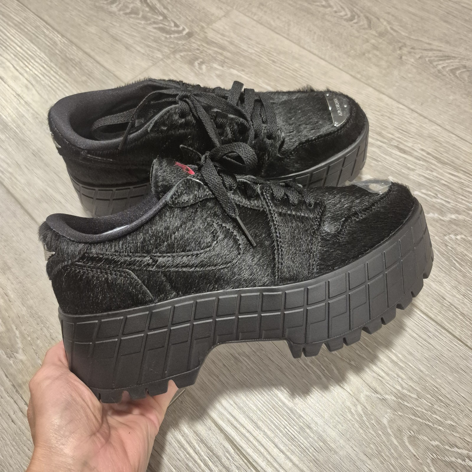 Scarpe Nike Air Jordan 1 Brooklyn basse in pelle di mucca nere pony da donna taglia 7 5 nuove