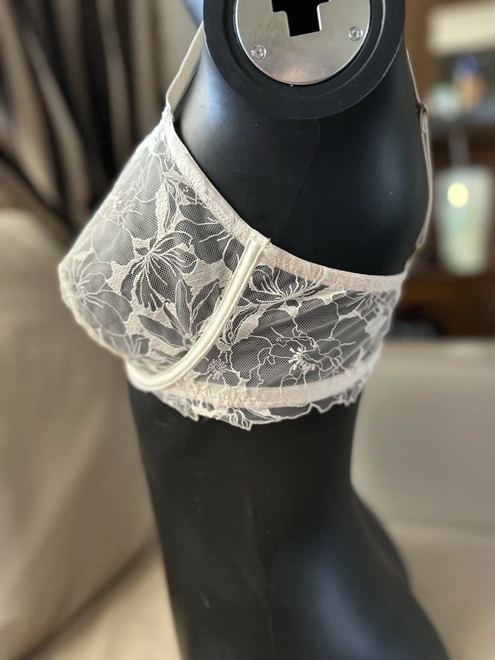 Sujetador Victoria Secret 34D Sin Forro Demi Marfil Encaje Con Aros Correas Ajustables Foto 2 de 4