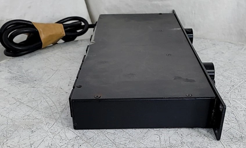 FURMAN M-8DX 8-Outlet Power Conditioner Surge Protector SEE NOTES - Image 2 of 4