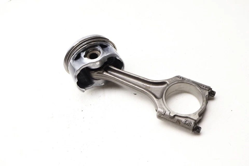 AUDI Q3 QUATTRO 2015-2018 2,0 L - pistón con varilla de conexión 06H107065DP Foto 2 de 4