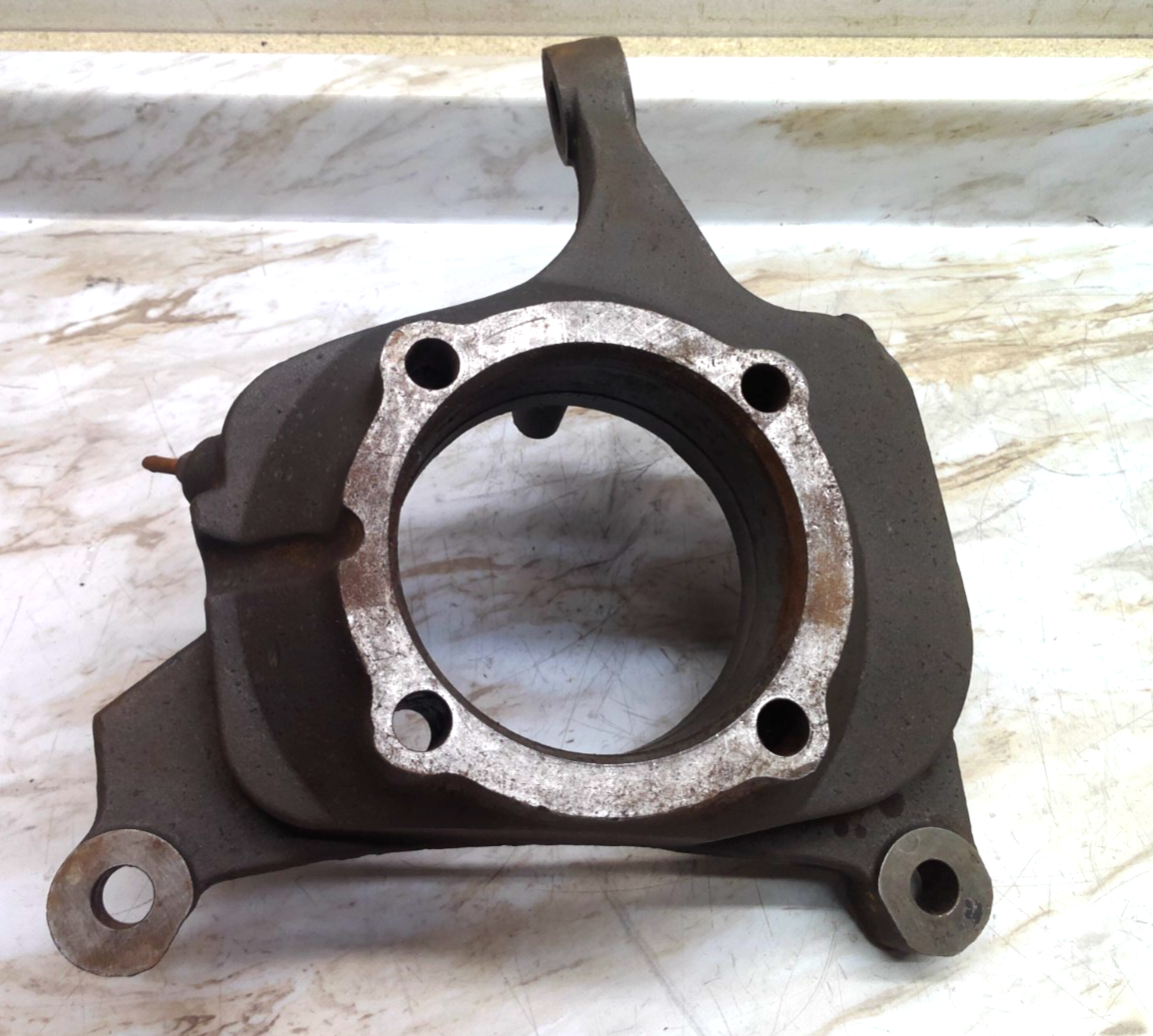 1999-2004 Ford F350 Dana 60 Front Axle Steering Knuckle Spindle RH