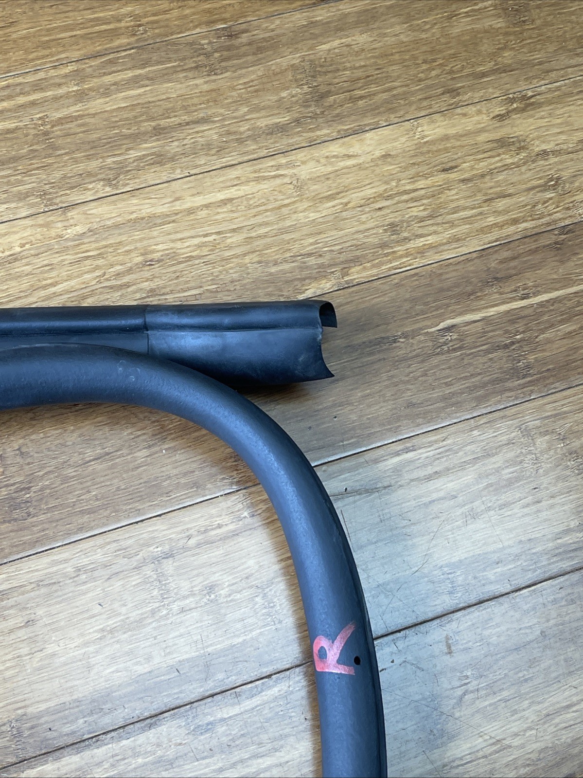 2014-2020 BMW i8 I12 Coupe Front Right Door Body Weatherstrip Seal 7312986 OEM