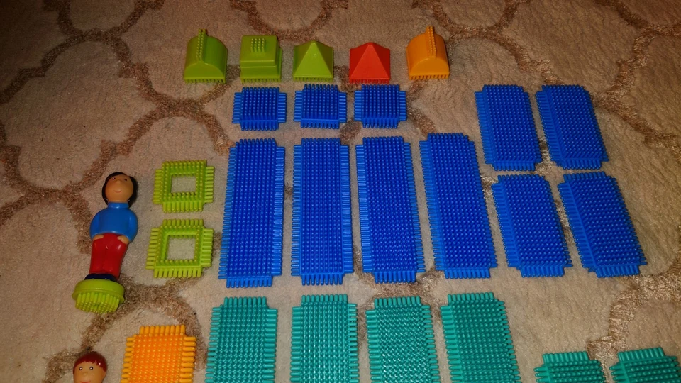 Bristle Blocks - STEM Building Blocks - 42 Pieces Including 2 People Clipo - Image 2 of 3