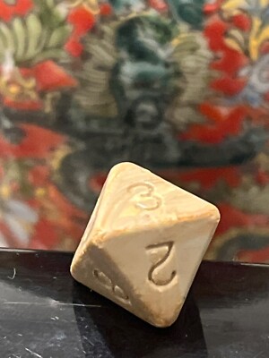 Vintage Moldvay d8 marbled tan gray uninked rpg ad&d dice 120823@