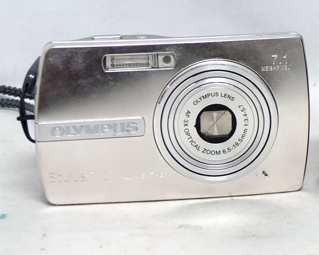 Olympus Stylus 710 7.1MP 3x Optical Zoom P&S AS IS Olympus Stylus 710 7.1MP 3x Optical Zoom P&S AS IS