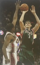 12) Ersan Ilyasova signiert Basketball NBA Foto Unterschrift Autogramm signed