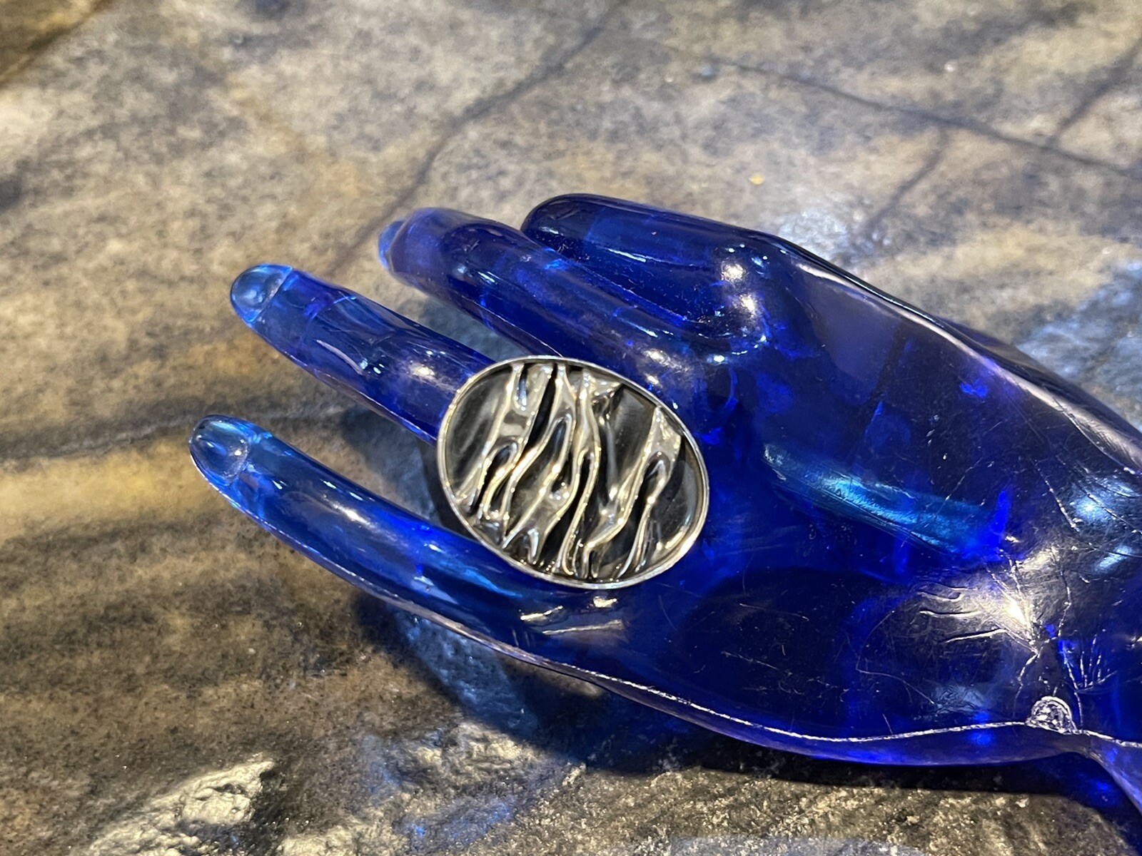 Gorgeous Statement Contemporary Design Ring In 92… - image 1