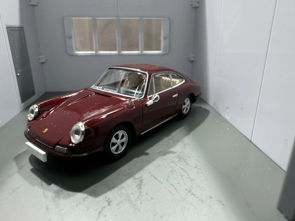 Tomica Limited Vintage Porsche 911S 1:64 - Image 2 of 4