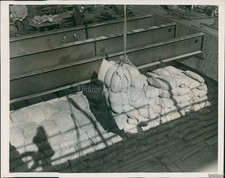 1938 Photo Bags Of Wheat & Flour Loaded On Relief Ship For Loyalist Spain 7X9