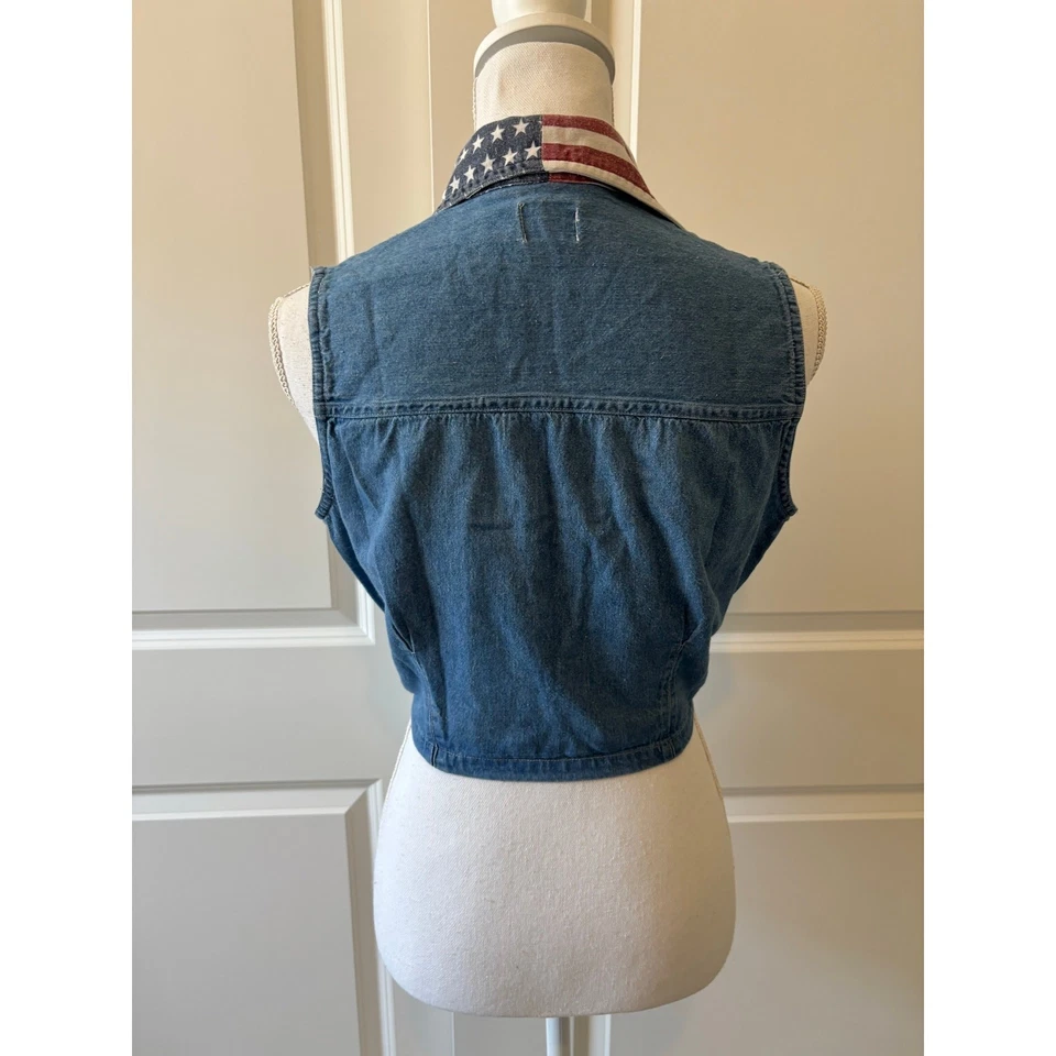 Camiseta sin mangas recortada delantera con botones cambray vintage Foto 3 de 4