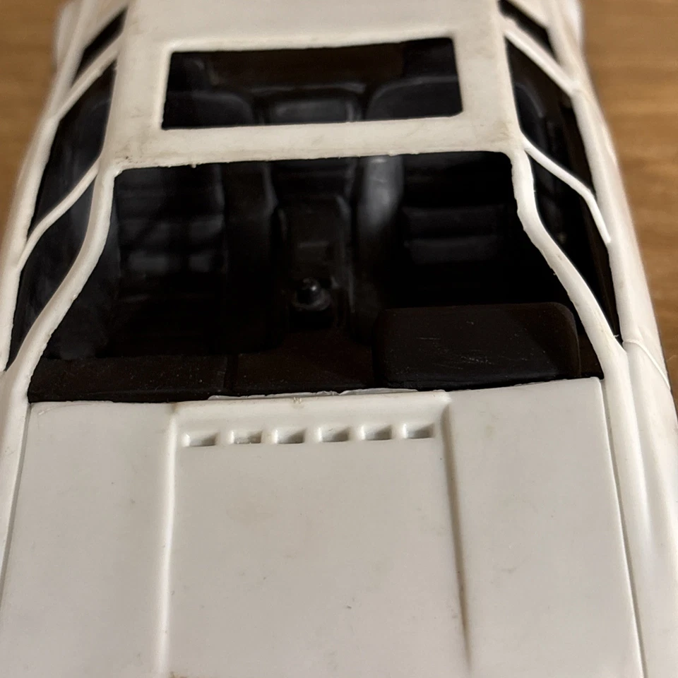1/20 Scale Vintage Testors #1022 Lotus Esprit – White Plastic Rolling Car – Slig - Image 4 of 4