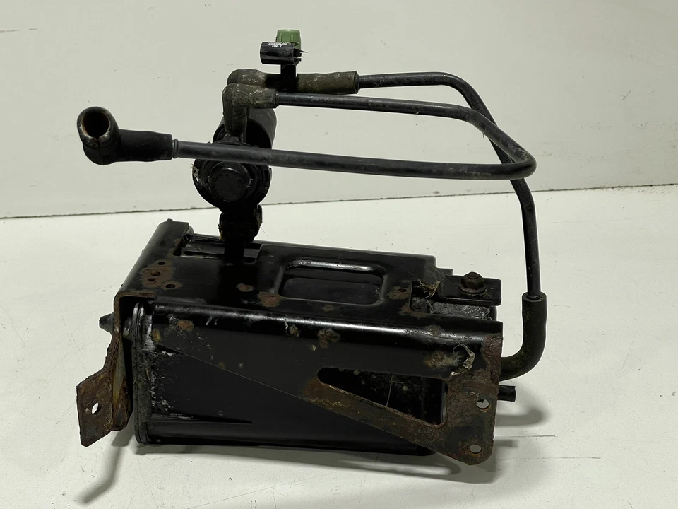 Jeep TJ Wrangler 4.0 Evap Fuel Vapor Charcoal Canister 53030838 98-02 99 00 01 - Image 4 of 4