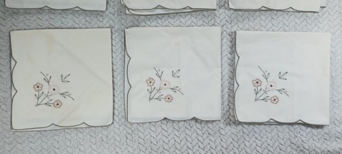 Vintage Set Of 12 Floral Embroidered 16 X 17 Napkins - Picture 2 of 21