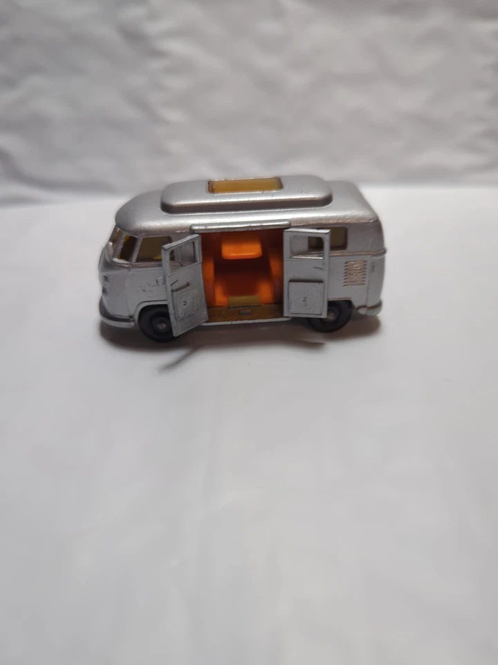 Cámper Volkswagen Matchbox #34 techo bajo Foto 2 de 4